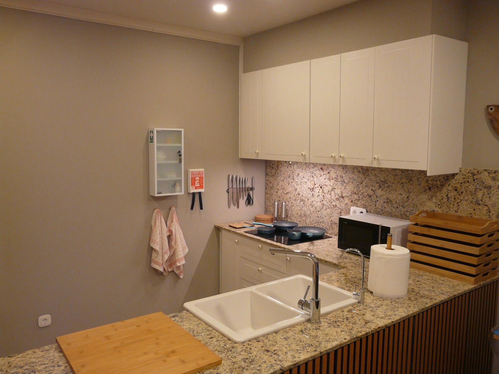 Keuken, volledig uitgerust en beschikbaar voor gasten om te gebruiken en te huren